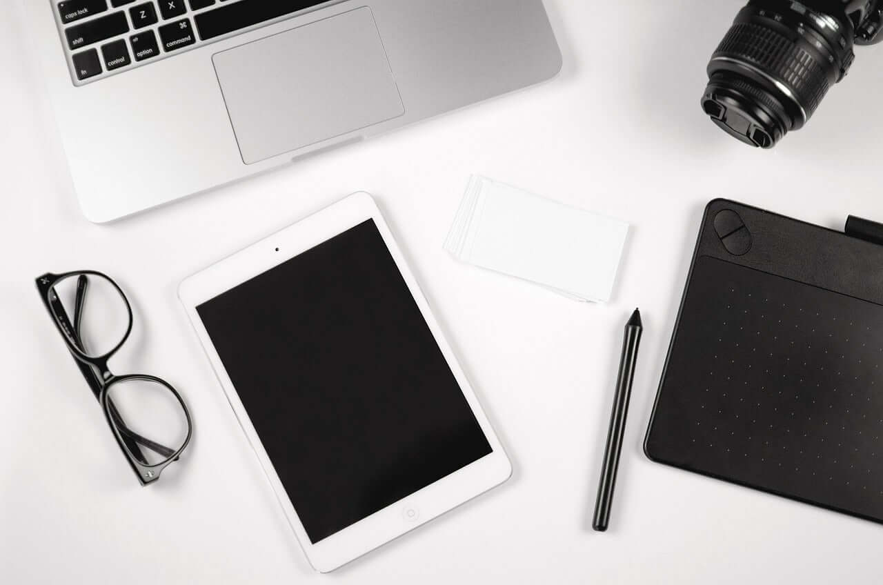 TECH AND DAILY ESSENTIALS
